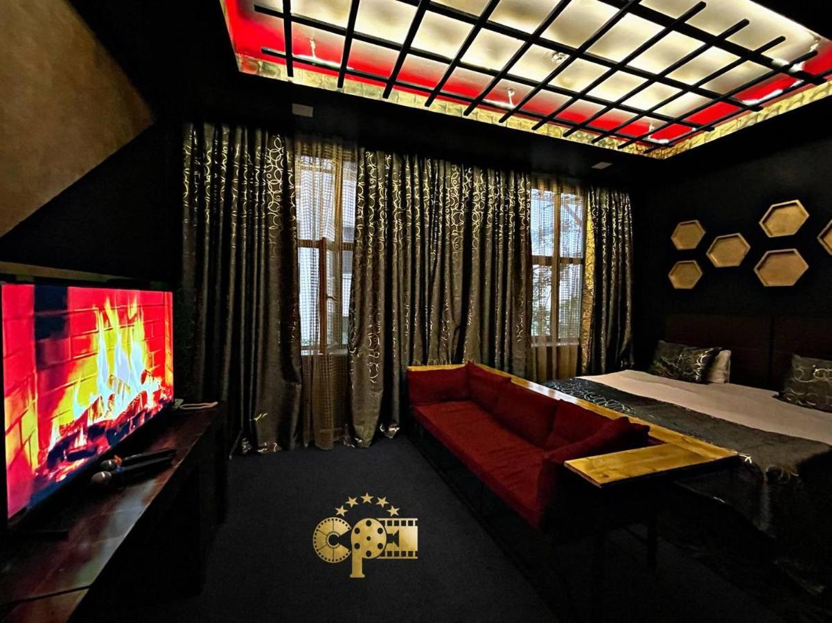 Cinema Plaza Hotel Baku Exterior photo