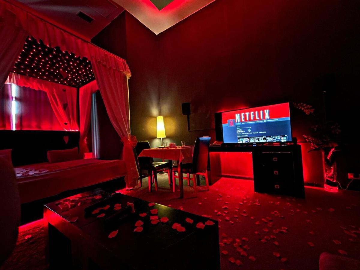 Cinema Plaza Hotel Baku Exterior photo
